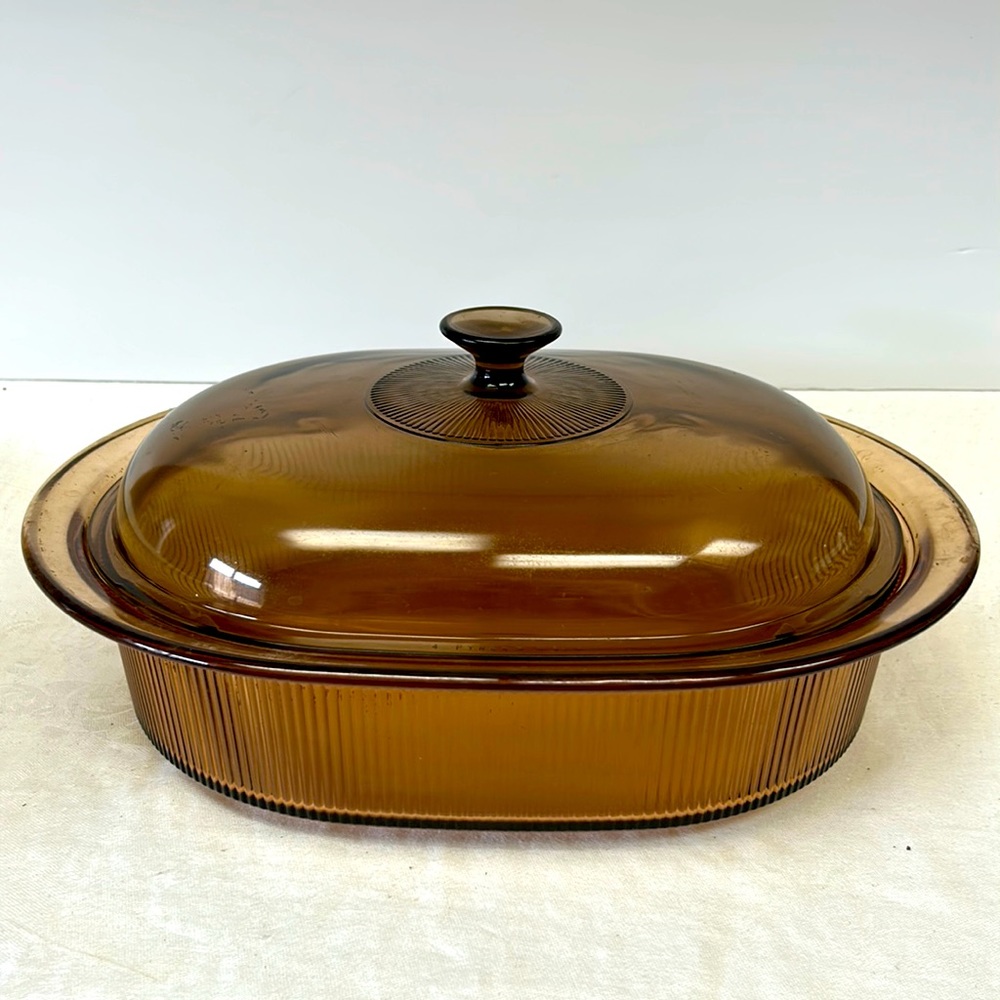 -Vintage “Visions” Corning large 4 quart amber glass  roasting pan  with lid